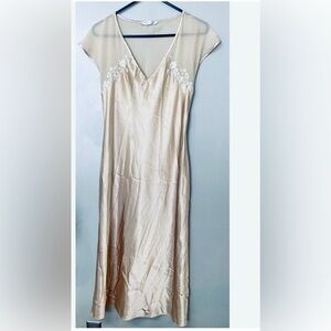 Cream colored dress size s runs large never worn brand AUGUST SILK
